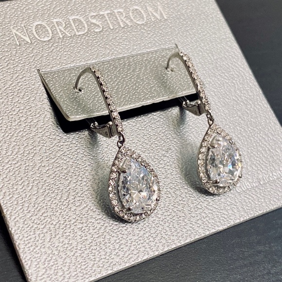 NWT Nordstrom crystal drop earrings - Picture 7 of 8